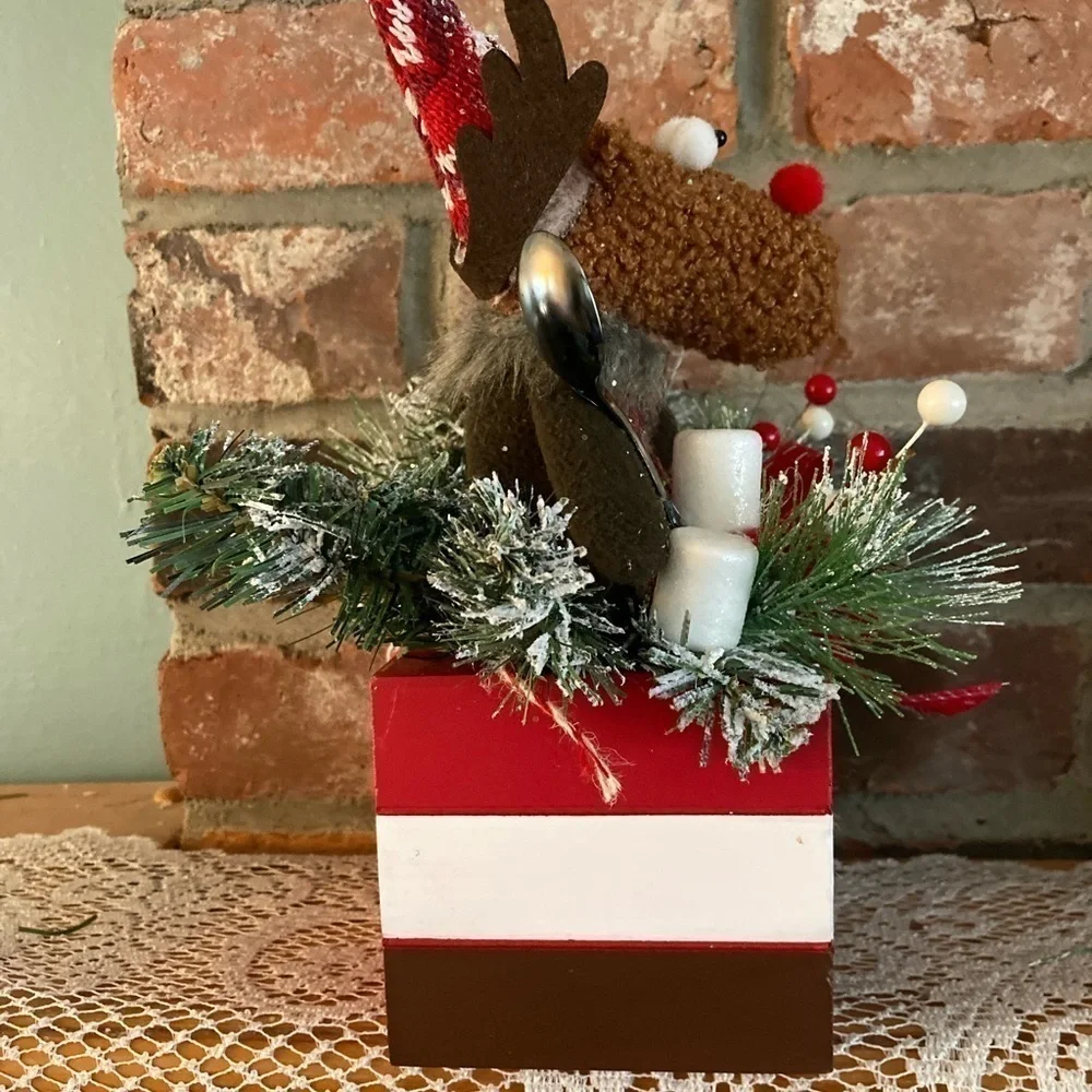 New..Handcrafted Holiday Centerpiece
